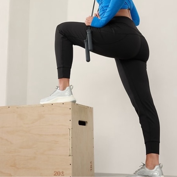 Athleta new without tags black Rainer jogger - Picture 5 of 8